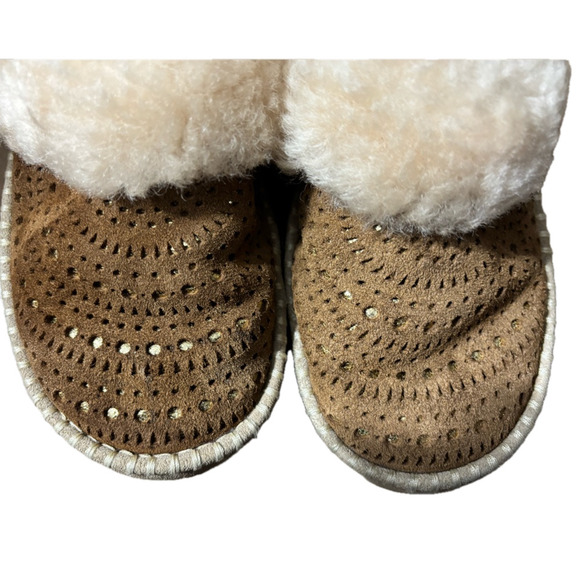 UGG Aira Perforated/Gold sparkle Cream and Tan Slippers with Plush Lining size 8 - Picture 4 of 5